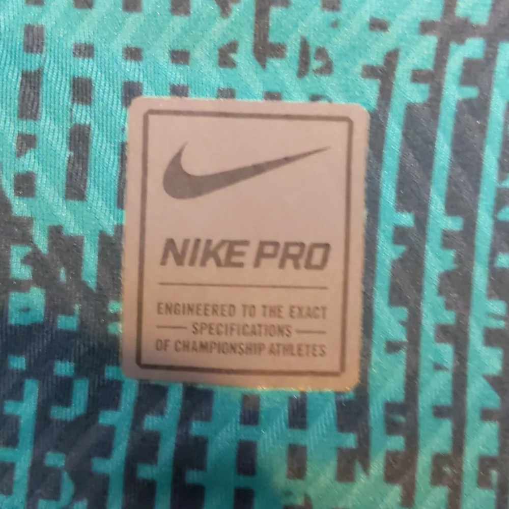 Nike Pro Fitted Men's  Long Sleeve Shirt Dri Fit Size Medium Workout Gym